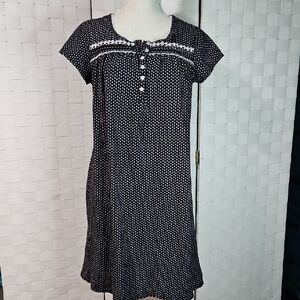 Black and White Size M Scoop Neck Nightgown